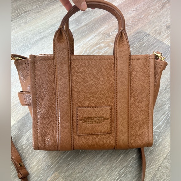 Marc Jacobs THE LEATHER SMALL TOTE BAG - Picture 9 of 16